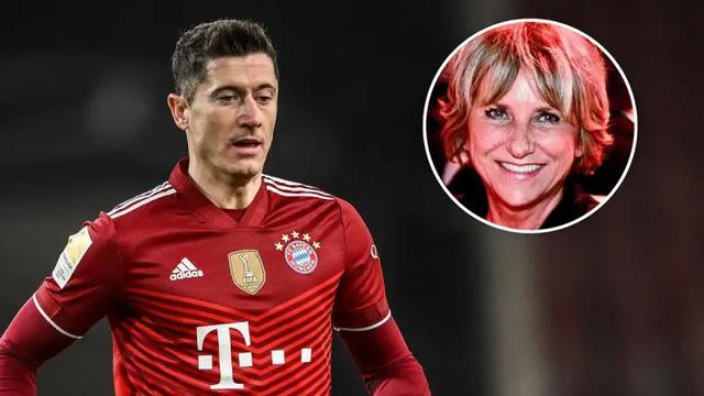 己在球场外 己在球场外