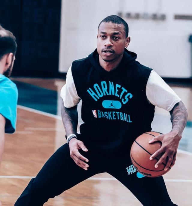 持球发起 持球发起